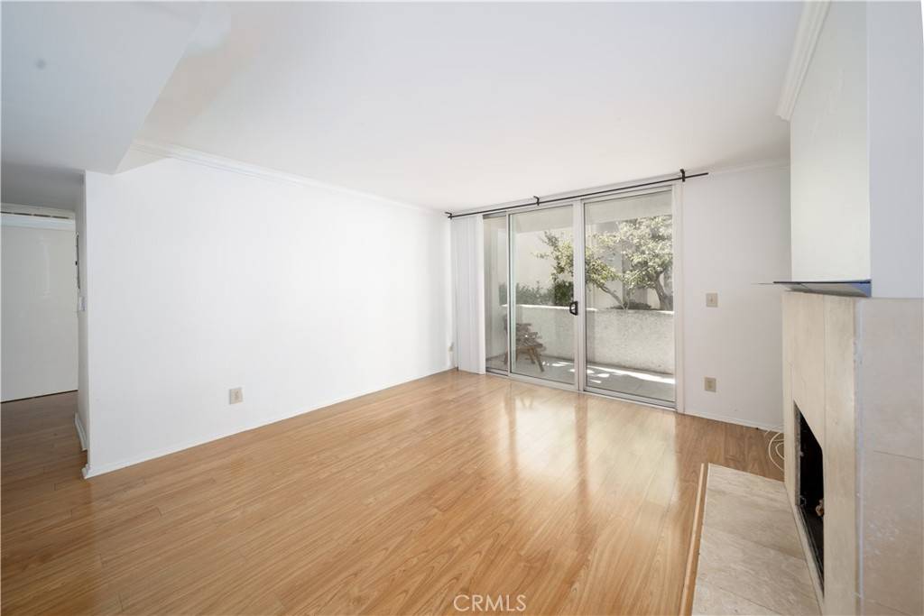 Encino, CA 91316,5325 Newcastle