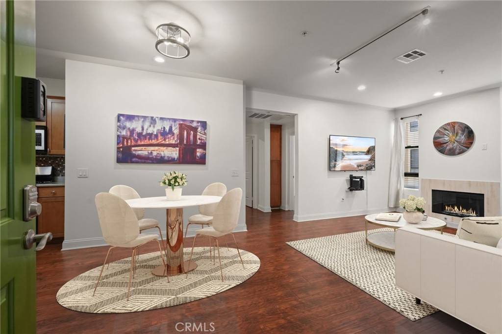 North Hollywood, CA 91605,6938 Laurel Canyon #204