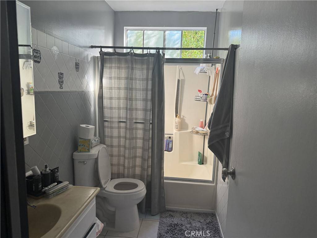 Reseda, CA 91335,6839 Geyser AVE