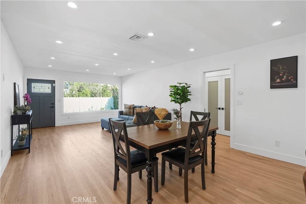 West Toluca Lake, CA 91602,11330 Blix ST