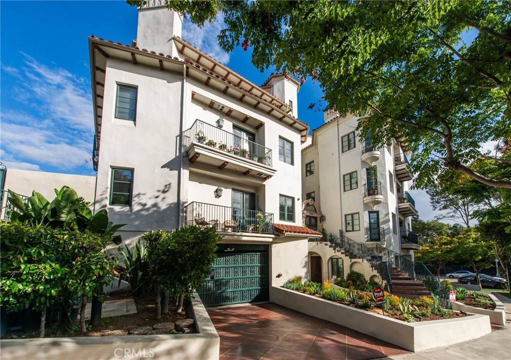 Beverly Hills, CA 90212,558 Hillgreen DR #207