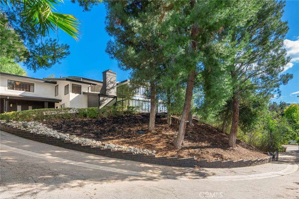 Newhall, CA 91321,23229 8th ST