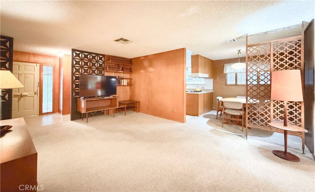 Woodland Hills, CA 91367,23524 Styles