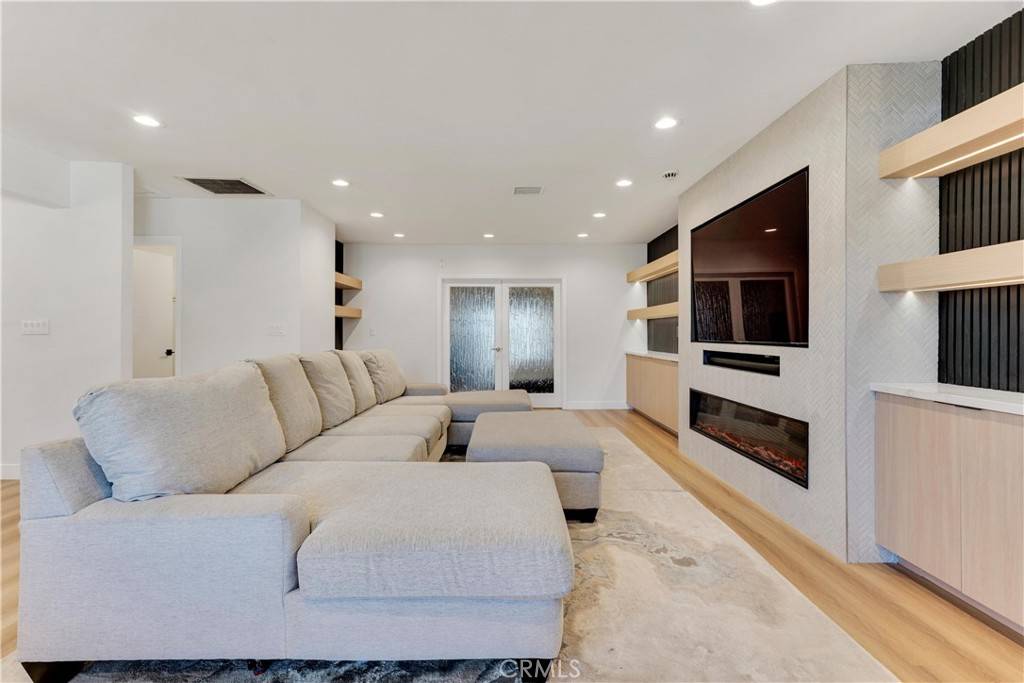 North Hollywood, CA 91606,6229 Klump AVE