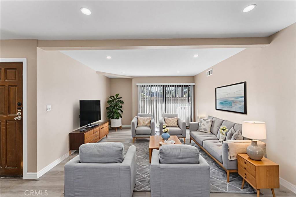 Van Nuys, CA 91406,15511 Sherman Way #1