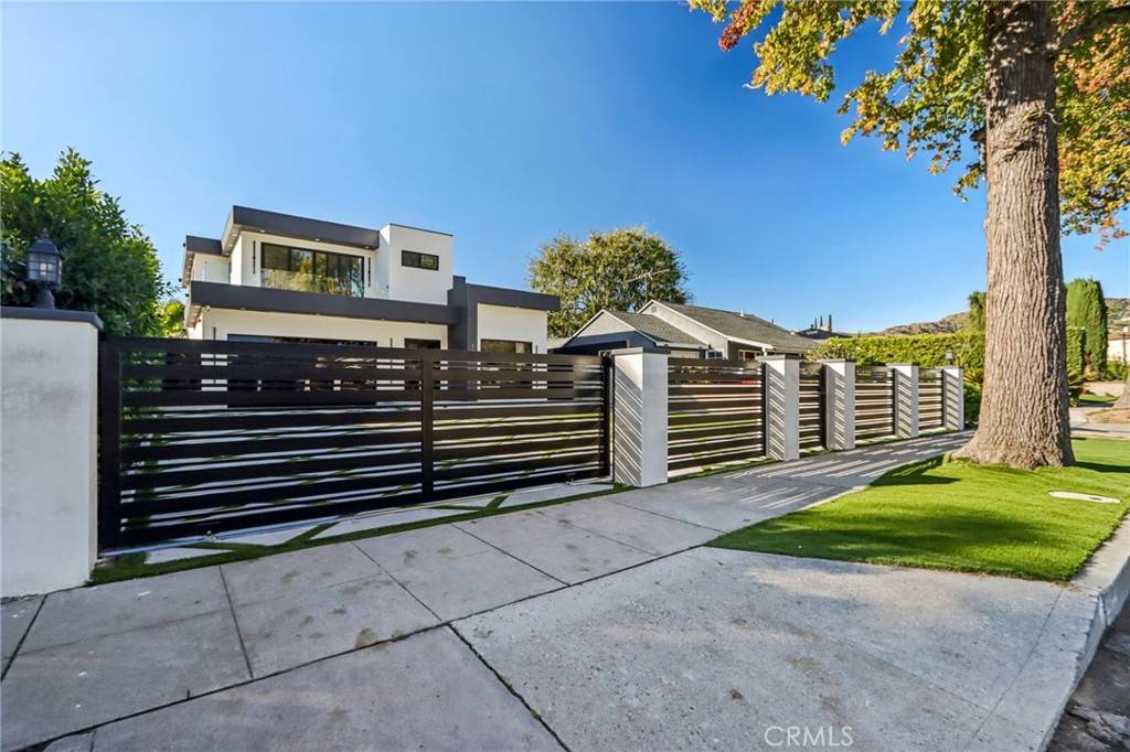 Burbank, CA 91504,2227 N Lamer ST