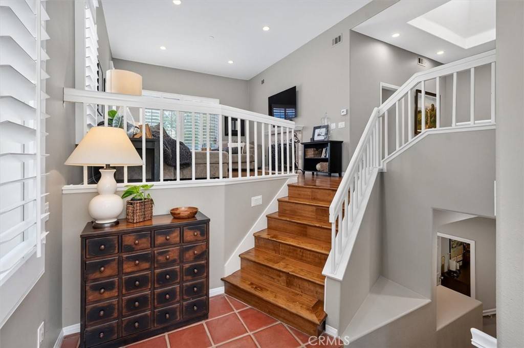 Valencia, CA 91355,24402 Hampton DR #B