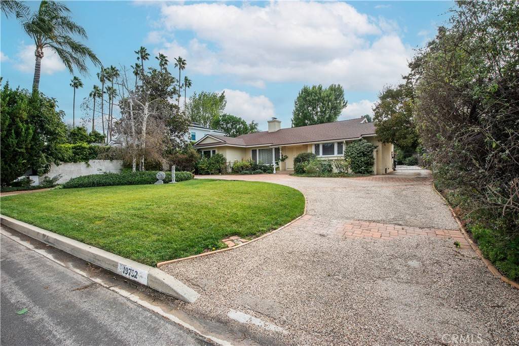 Woodland Hills, CA 91364,19732 Henshaw