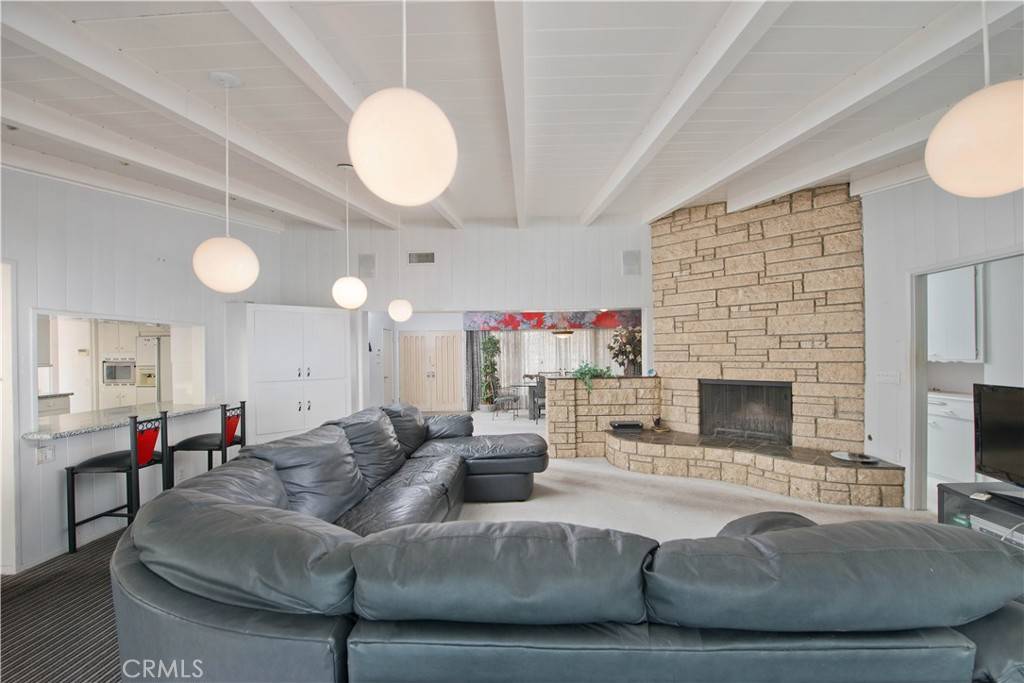 Woodland Hills, CA 91364,19732 Henshaw