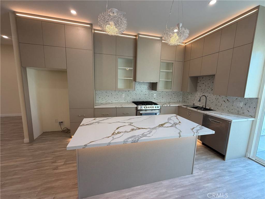 North Hollywood, CA 91605,8149 Saint Clair AVE