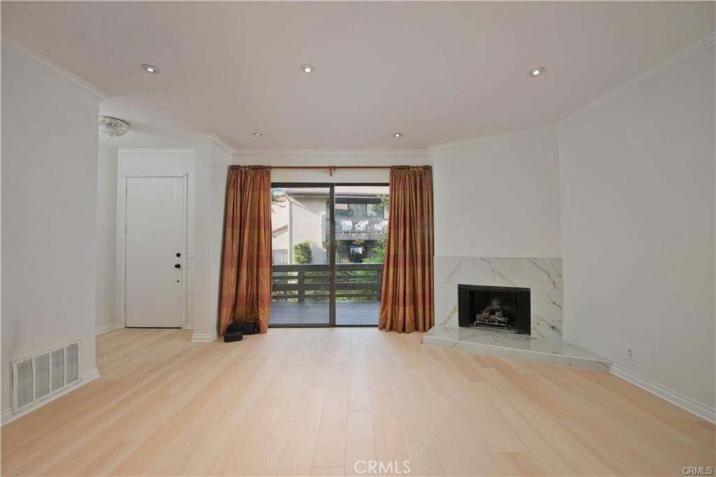 Woodland Hills, CA 91367,5711 Owensmouth AVE #117