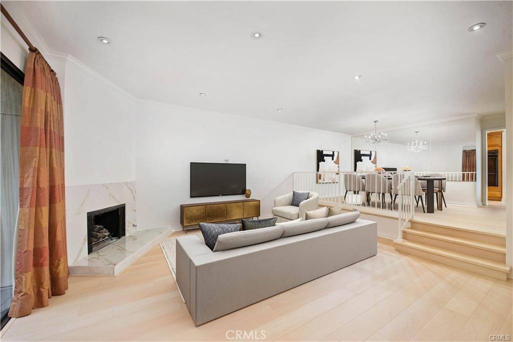 Woodland Hills, CA 91367,5711 Owensmouth AVE #117