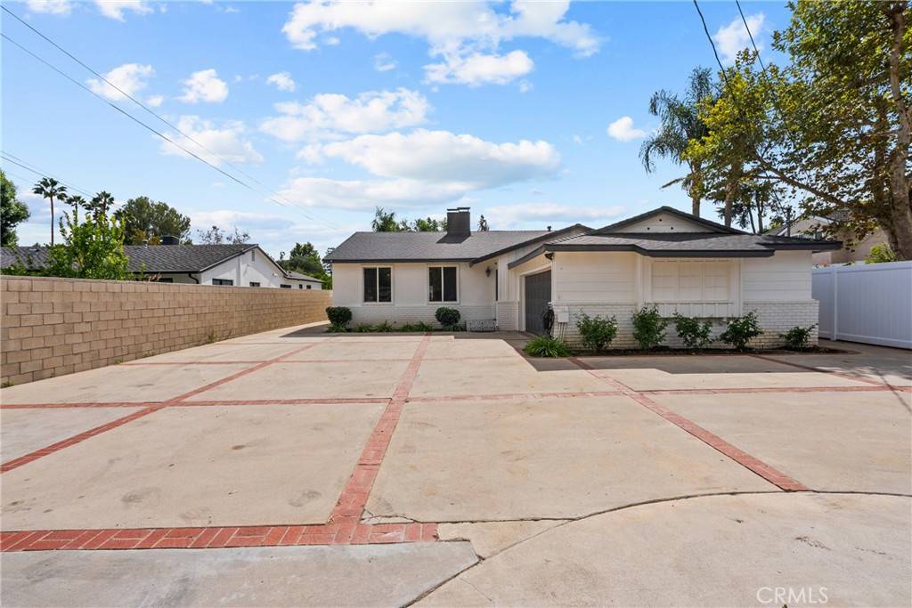 Woodland Hills, CA 91367,23036 Burbank