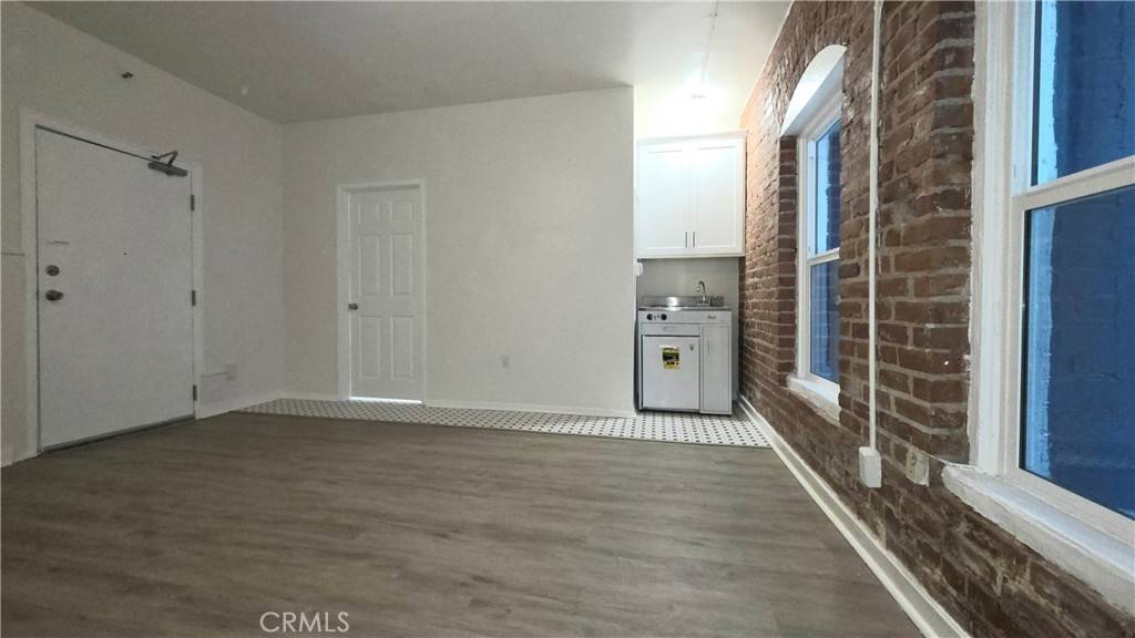 Los Angeles, CA 90026,3408 W Sunset #106