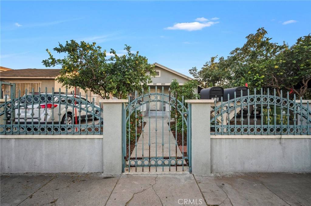 Los Angeles, CA 90044,818 W 65th