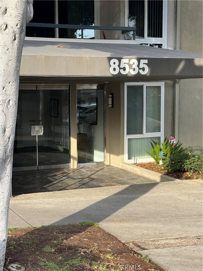 West Hollywood, CA 90069,8535 W West Knoll #202