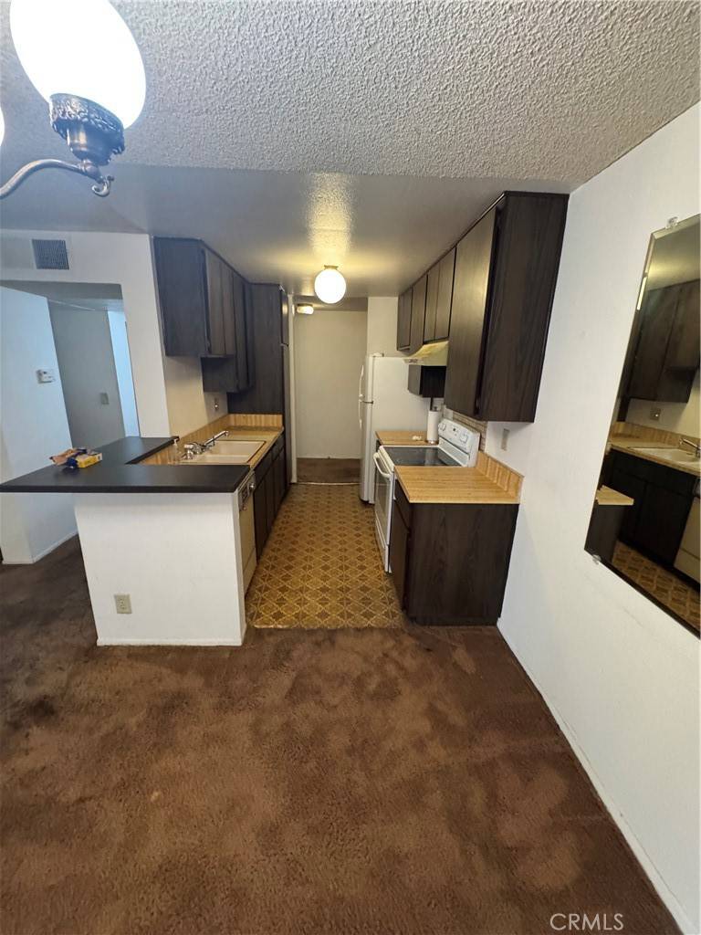 West Hollywood, CA 90069,8535 W West Knoll #202