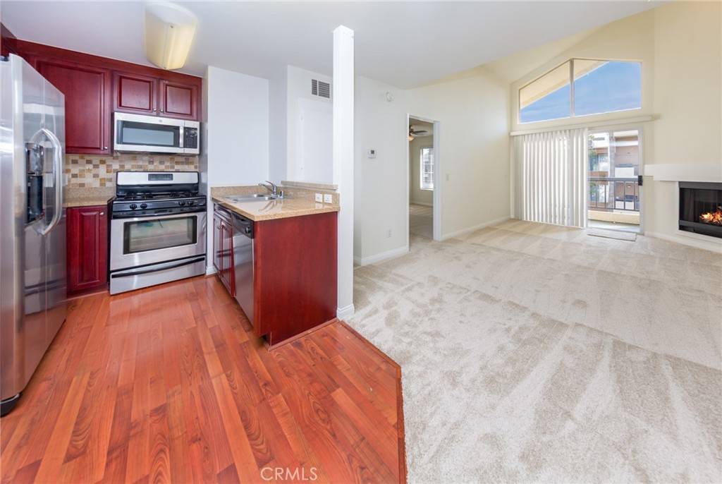 Woodland Hills, CA 91367,5545 Canoga AVE #320