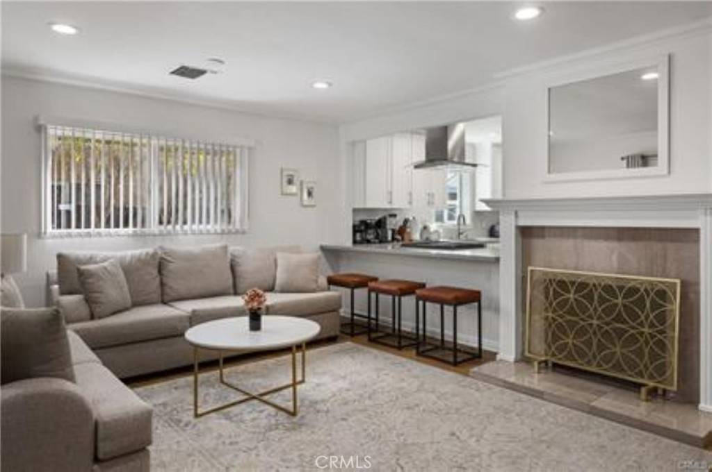 Woodland Hills, CA 91303,22335 Kittridge ST