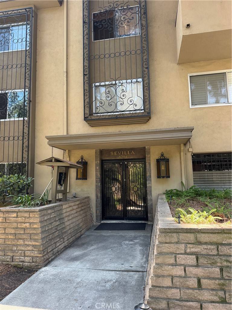 Los Angeles, CA 90068,6702 Hillpark DR #308