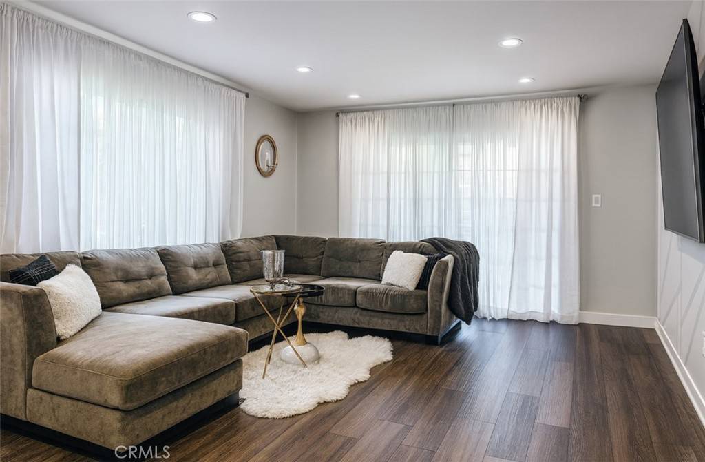 Newhall, CA 91321,24305 Wabuska