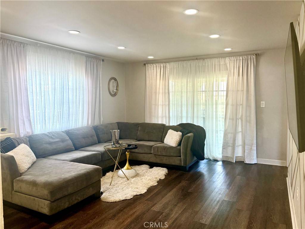 Newhall, CA 91321,24305 Wabuska