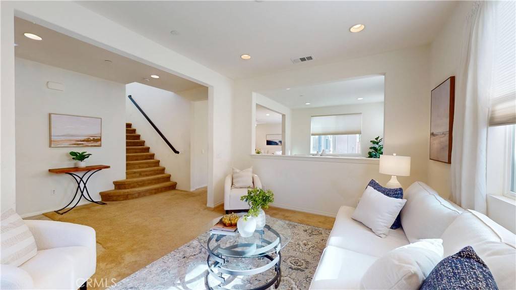 Valencia, CA 91354,28620 Vista Del Rio