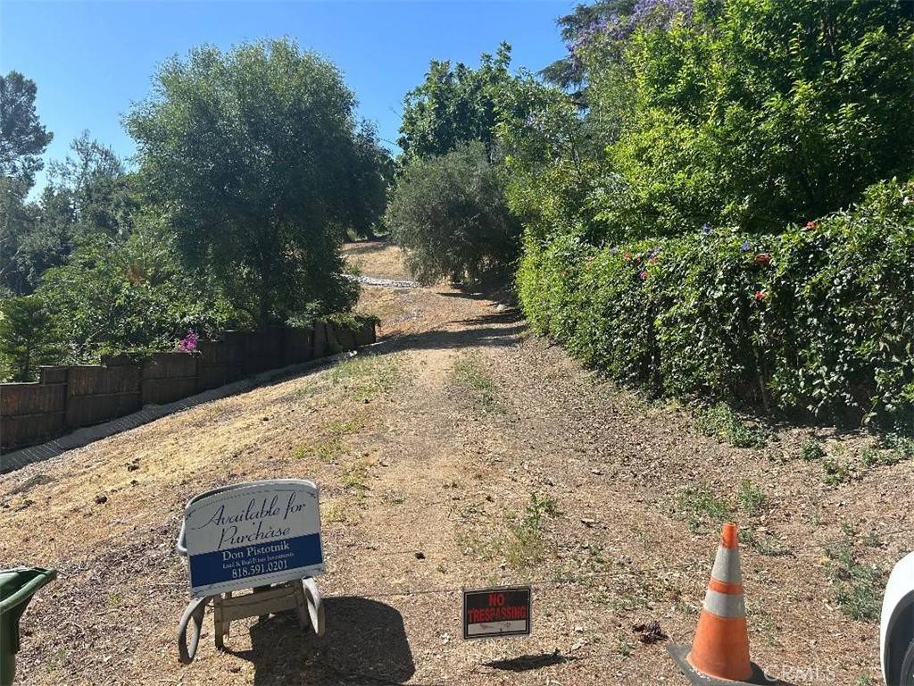 Woodland Hills, CA 91364,5075 Hood DR