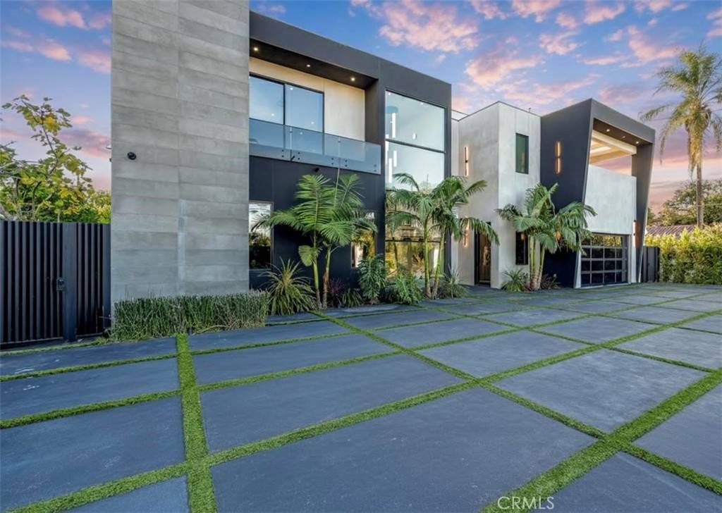 Sherman Oaks, CA 91401,13016 Chandler