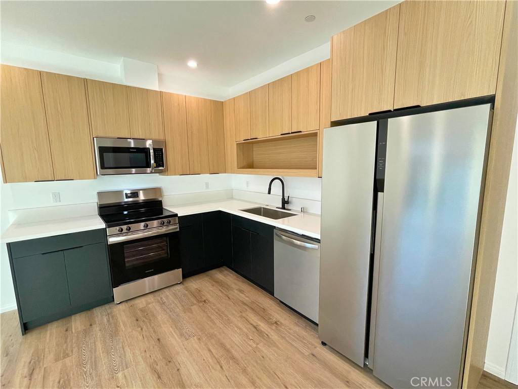 West Hills, CA 91307,23924 Hamlin ST