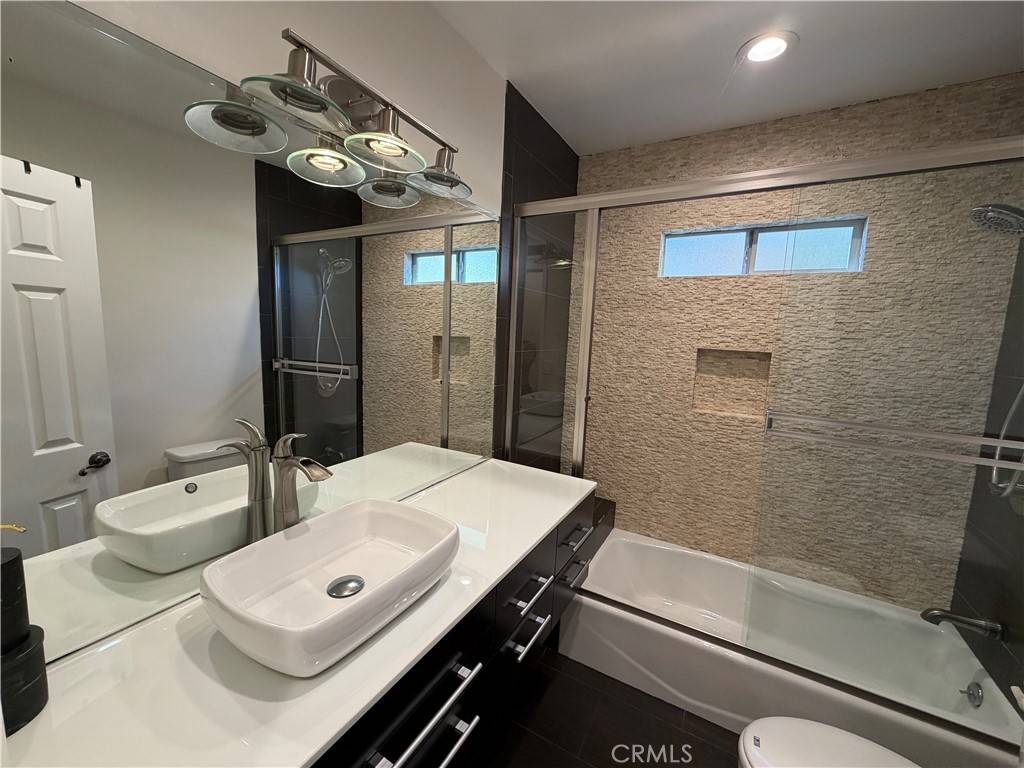 Woodland Hills, CA 91364,21817 Providencia ST