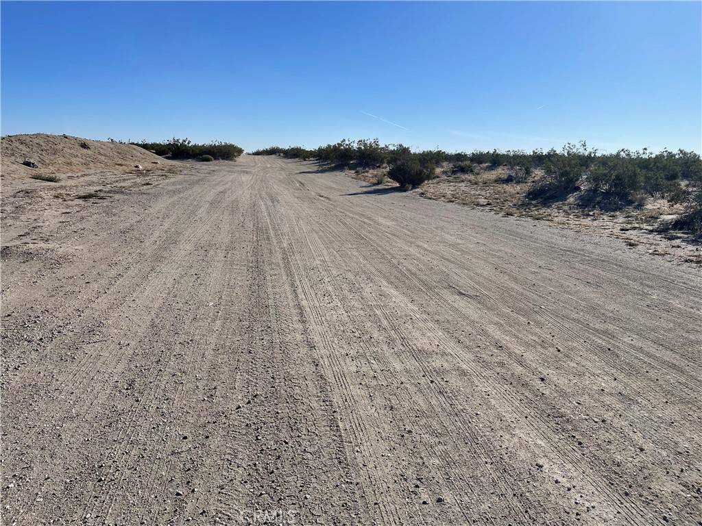 El Mirage, CA 92301,0 White