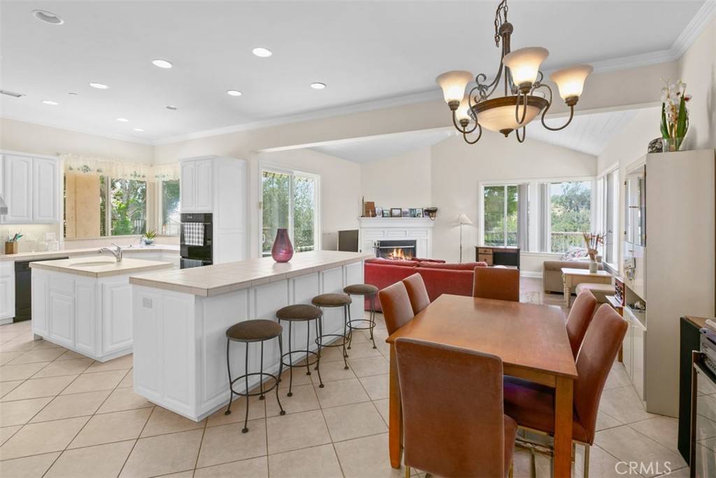 Fallbrook, CA 92028,2557 Live Oak Park RD