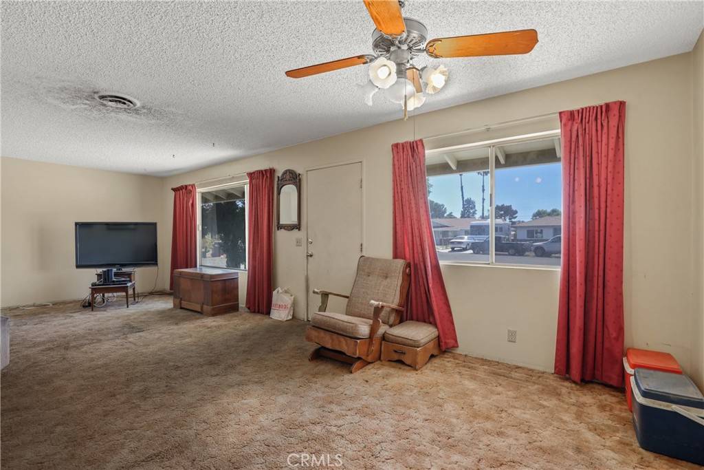 Hemet, CA 92544,26076 Lawton CT
