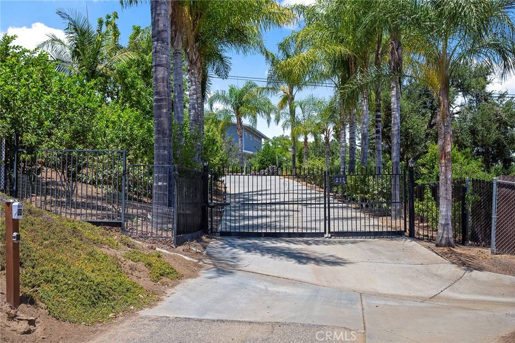 Fallbrook, CA 92028,237 Deddie