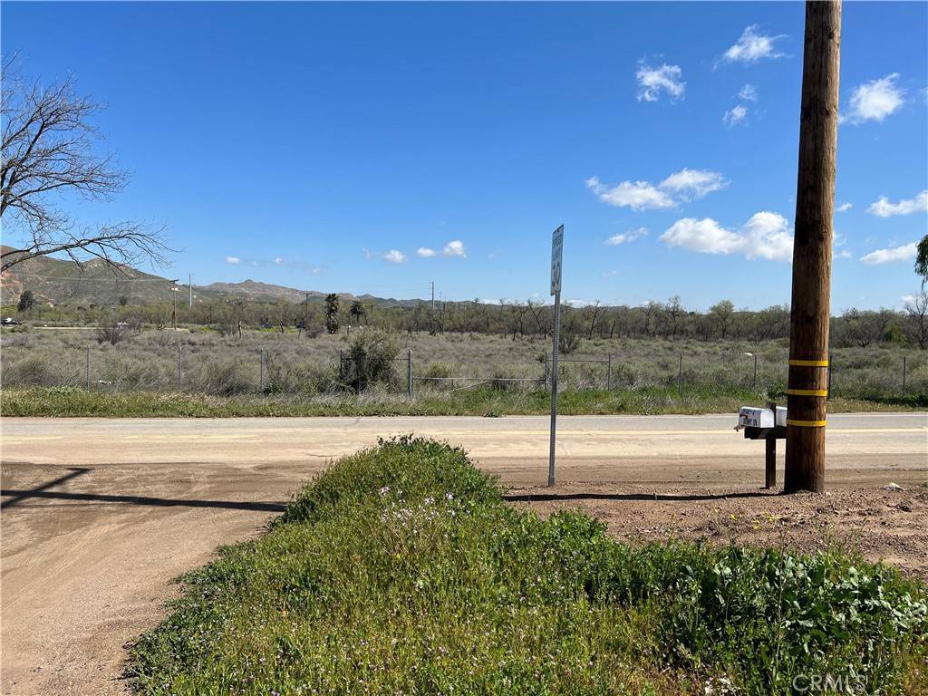 Lake Elsinore, CA 92530,19 Strickland AVE