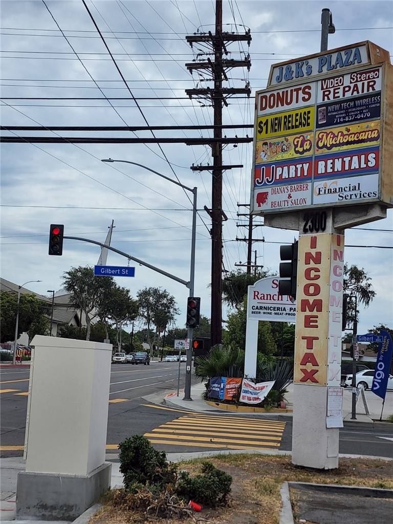 Fullerton, CA 92833,2300 W Valencia DR