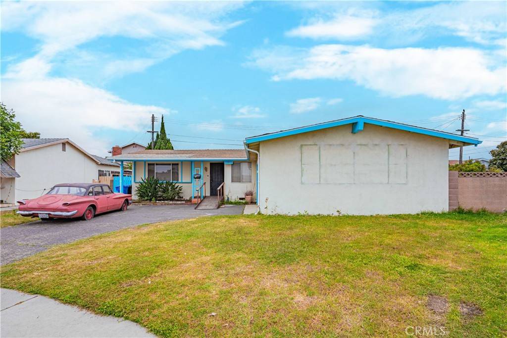 Stanton, CA 90680,10833 Courson DR