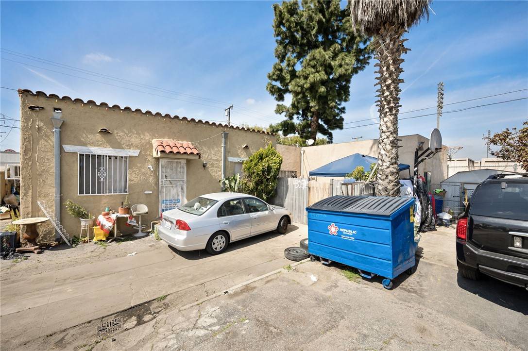 Bell, CA 90201,4305 Florence AVE