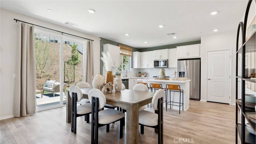 Corona, CA 92883,26269 Moorpark CT