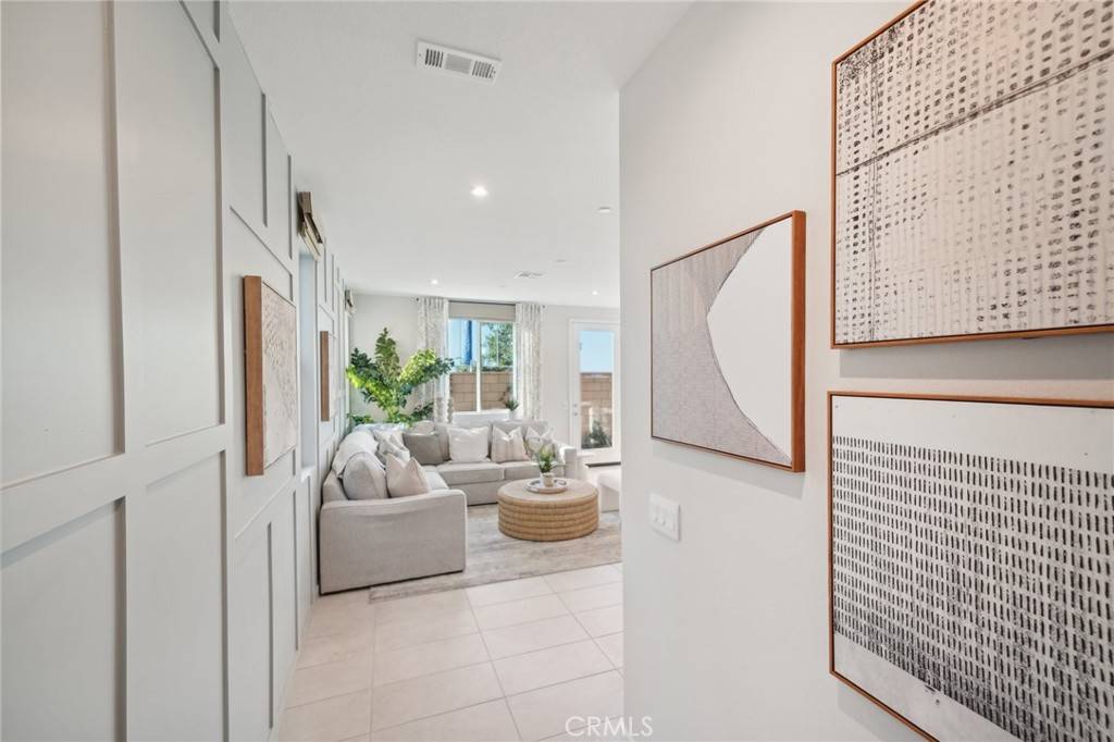 Fontana, CA 92336,5651 Carreon WAY
