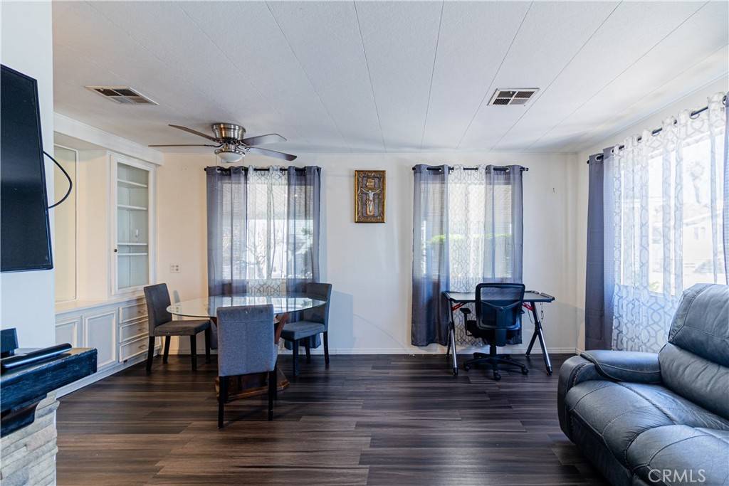 Tustin, CA 92780,122 Cortez
