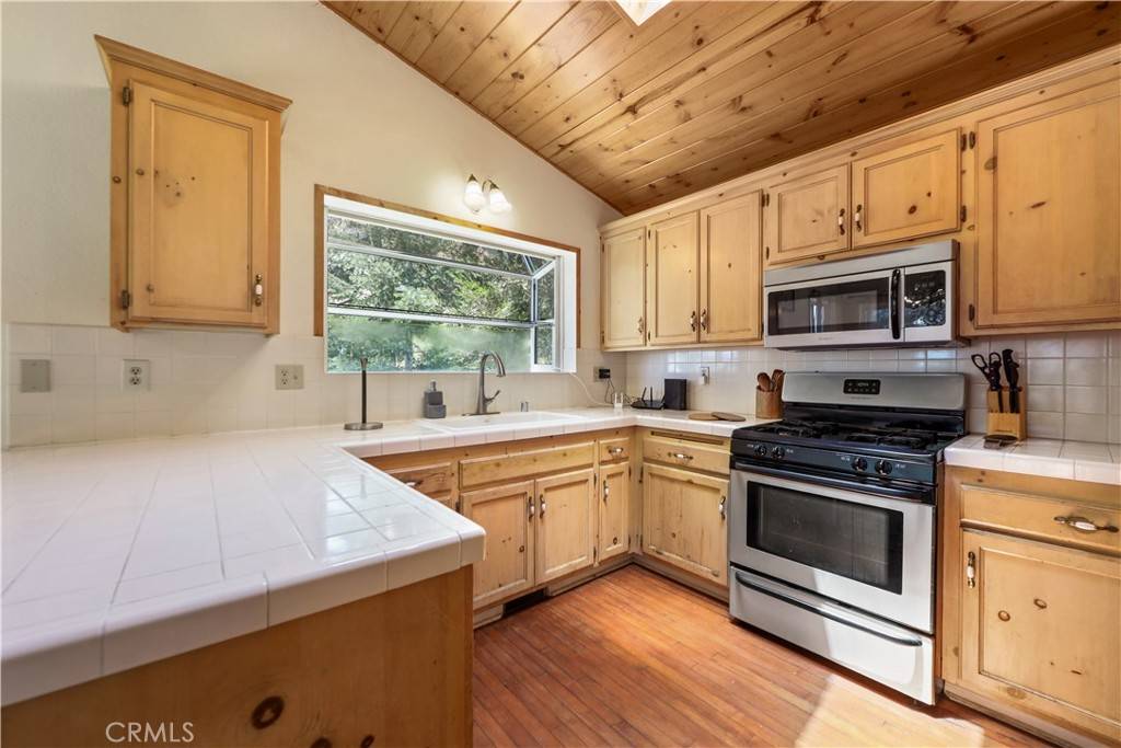 Running Springs, CA 92382,31505 Circle View Dr