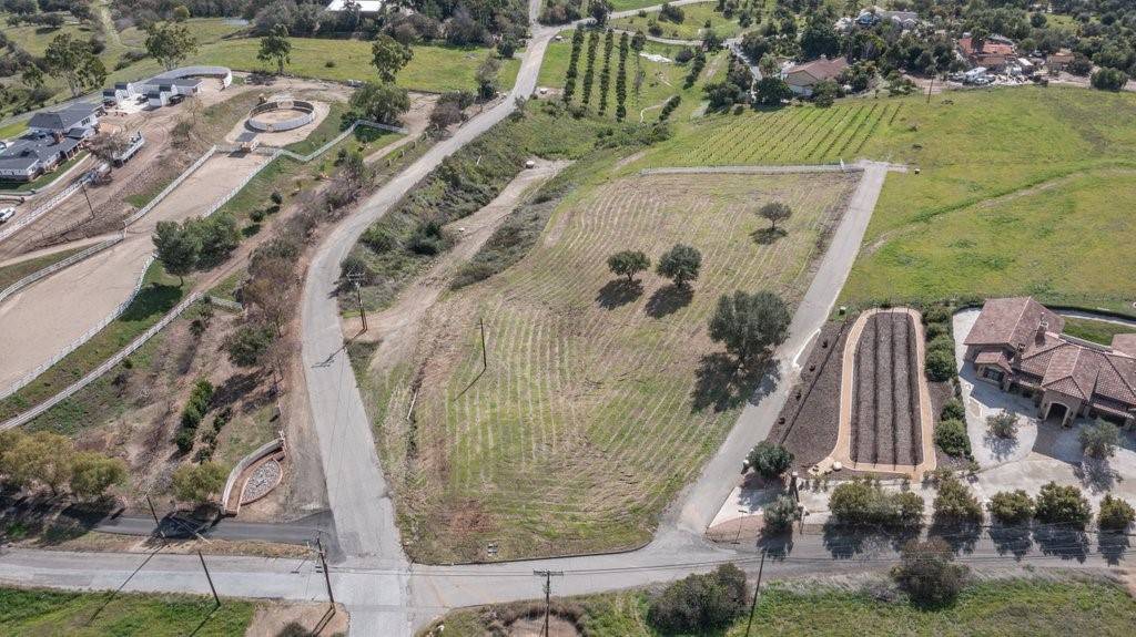 Fallbrook, CA 92028,5 Yucca RD