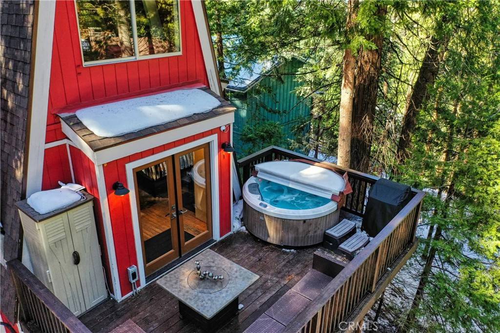 Lake Arrowhead, CA 92352,664 Circle DR