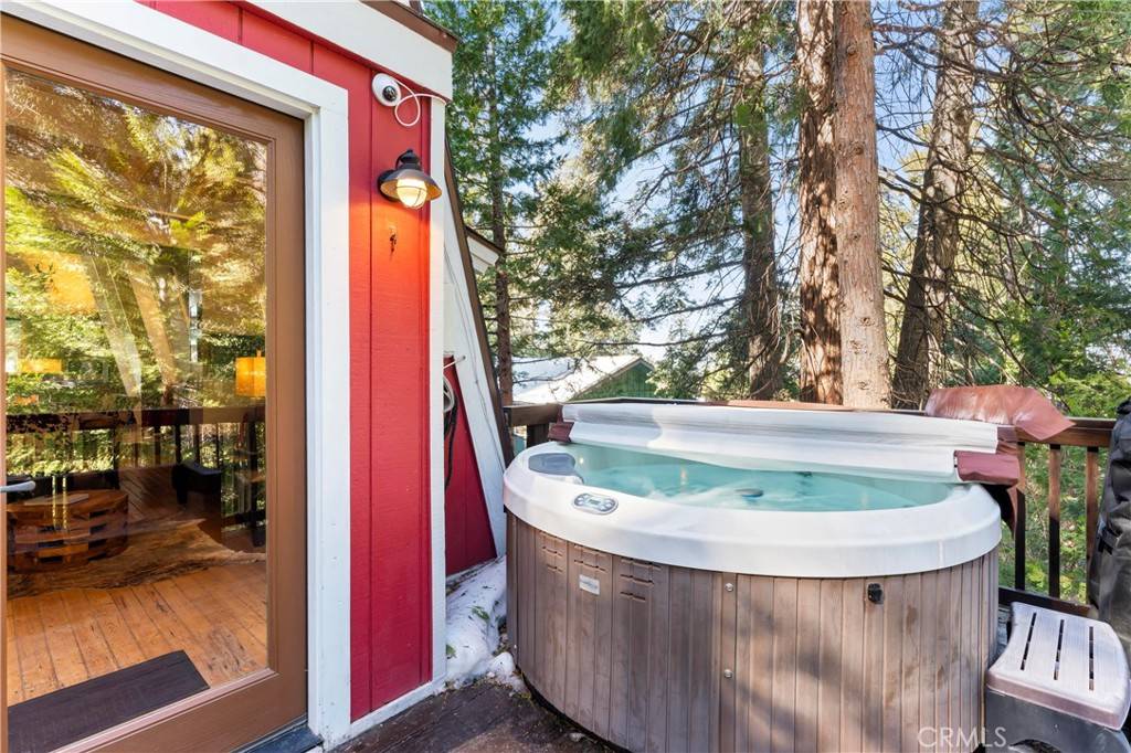 Lake Arrowhead, CA 92352,664 Circle DR