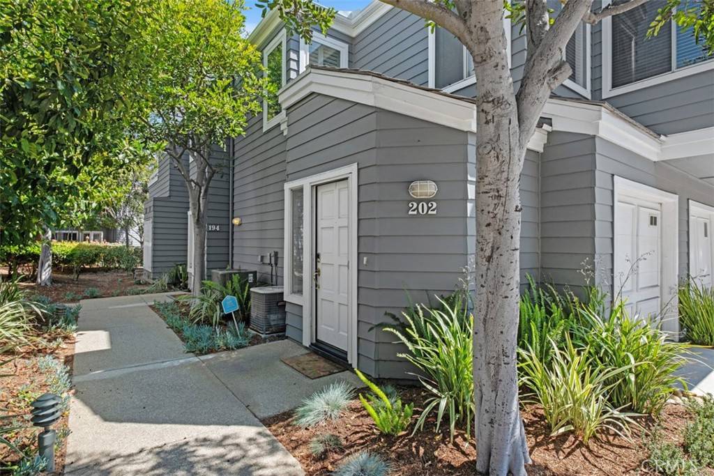Newport Beach, CA 92660,202 Hartford DR #117