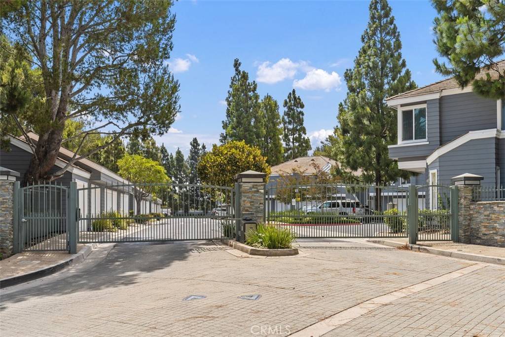 Newport Beach, CA 92660,202 Hartford DR #117