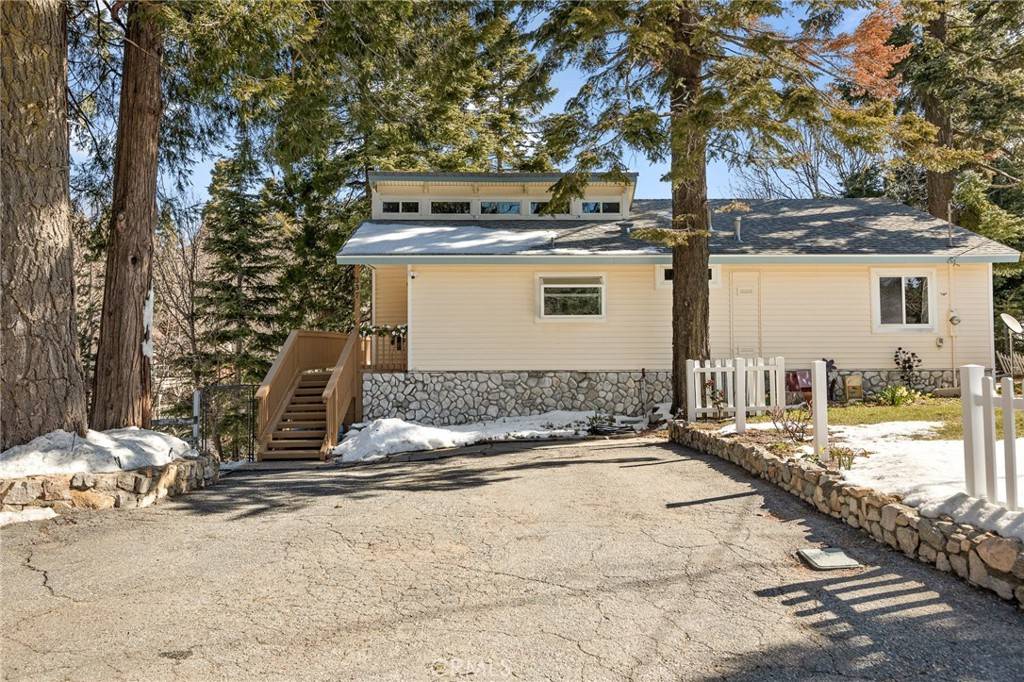 Twin Peaks, CA 92391,337 Lookout DR