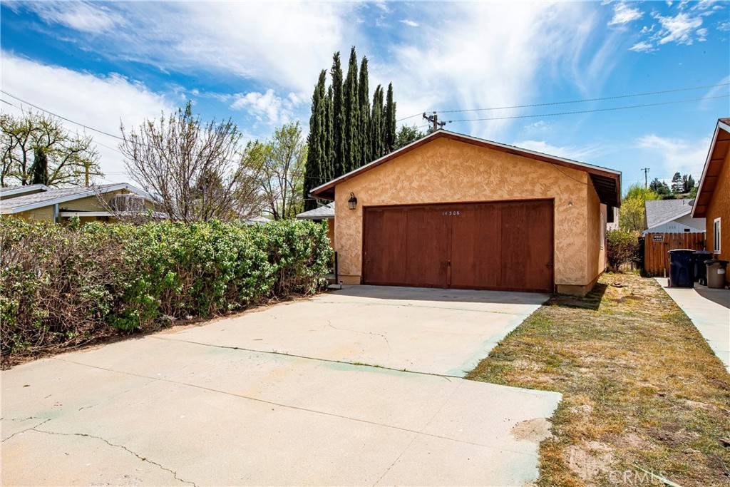 Lake Hughes, CA 93532,14306 Boxtree ST